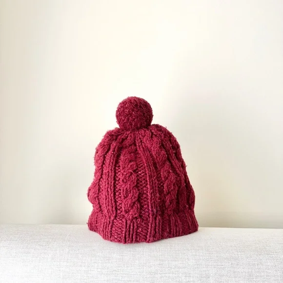 Vintage Abercrombie & Fitch Cable Knit Pom-Pom Beanie – Dark Red hand knitted - Picture 2 of 2